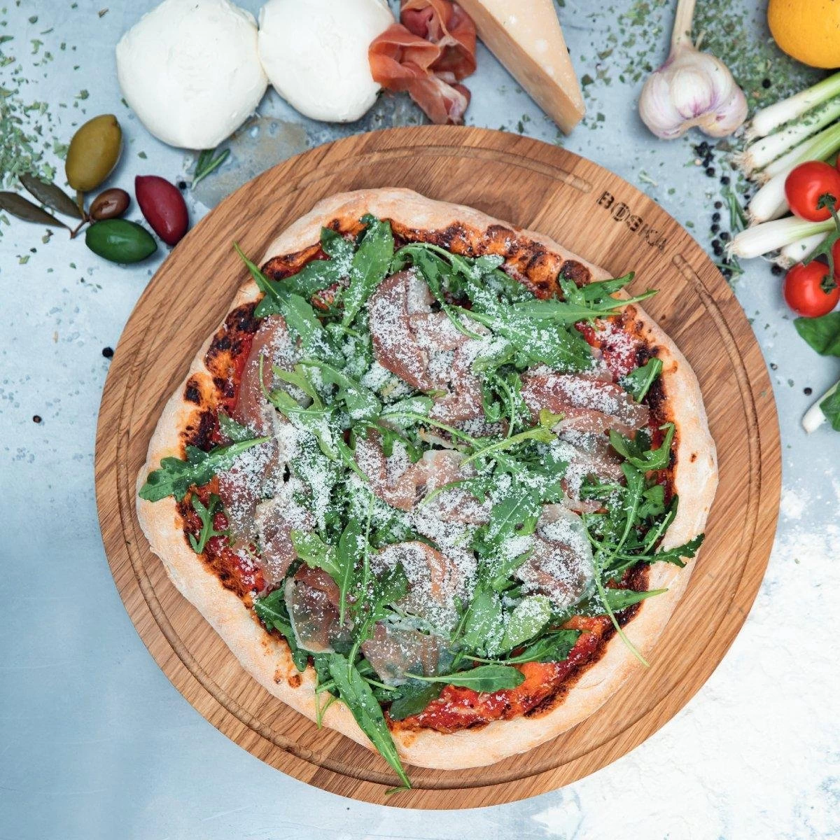 Boska Pizzaplank Friends L - BBQ Accessoires - Eikenhout - Handige Opvanggeul - Ø 34 Cm - Afbeelding 12